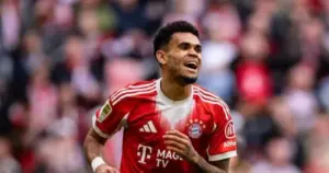 Bayern amplia dias de festas, bate Leverkusen e volta à final