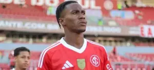 Internacional-RS negocia extensão do vínculo de volante africano