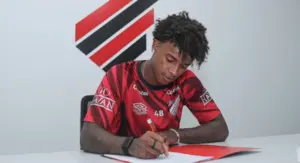 Athletico recusa proposta milionária por promessa de 17 anos
