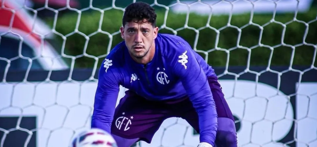 Caíque França em ação pelo Bugre (Foto: Raphael Silvestre-Guarani FC)