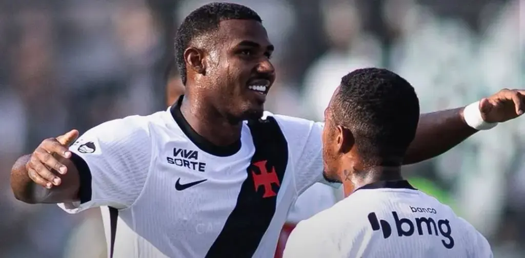 Cuiabano celebra gol pelo Vasco (Foto: Matheus Lima-CRVG)