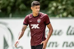 Vitória perde Camutanga por 6 meses após lesão grave contra a Chape