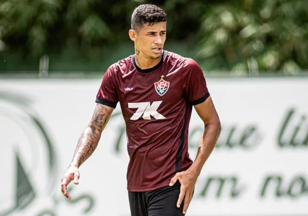 Vitória perde Camutanga por 6 meses após lesão grave contra a Chape (Foto: Victor Ferreira / ECV)