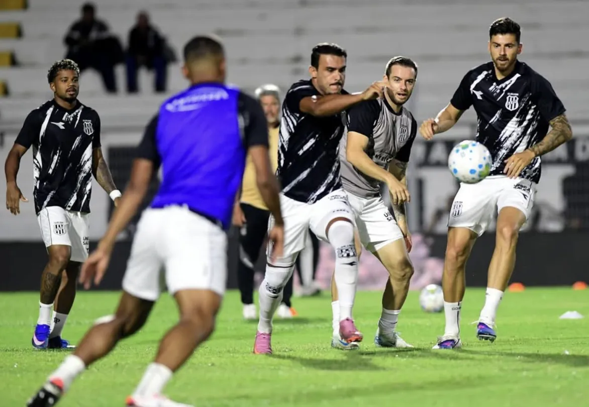 Ponte Preta vive Dia D por salários atrasados e marca reunião para prestar contas