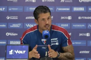 Fortaleza vence Criciúma e Thiago Carpini esclarece gesto após polêmica