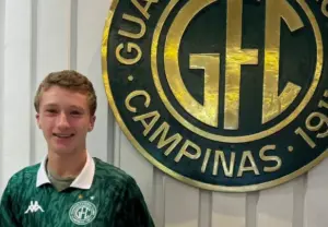 Guarani assina primeiro contrato profissional com Enrico Marotto