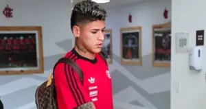 Flamengo deve aplicar nova punição a Carrascal após expulsão