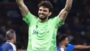 Cruzeiro: jovem goleiro faz história e quebra recorde de Fábio
