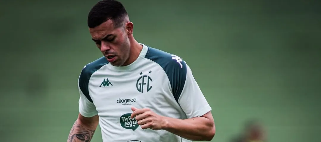 Dentinho durante treino do Bugre (Foto: Raphael Silvestre-Guarani FC)