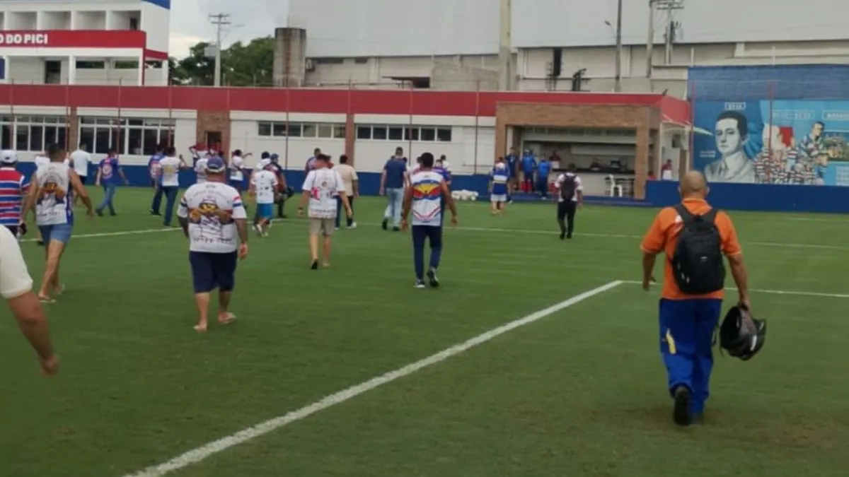 Torcida do Fortaleza protesta e Brítez tem futuro indefinido (Foto: Reprodução/Internet)