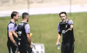 Filho de Eduardo Domínguez treina no Atlético-MG e busca espaço