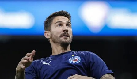 Everaldo aumenta disputa no ataque. (Foto: Rafael Rodrigues/Bahia)