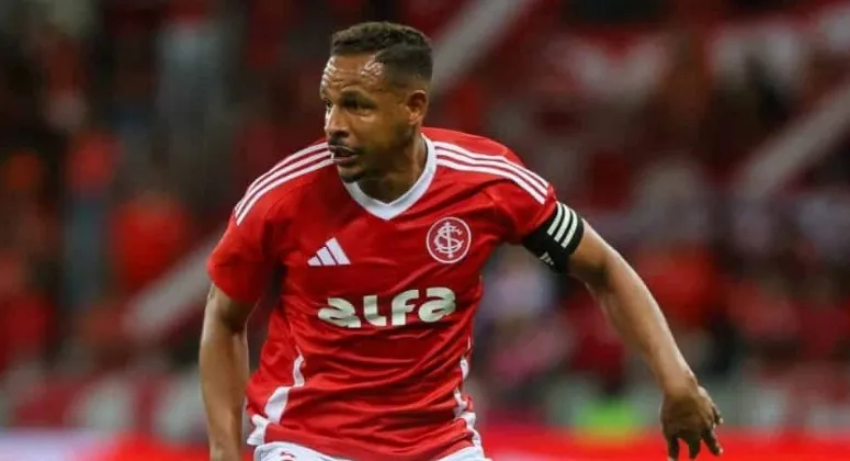 Ex-Internacional anuncia aposentadoria aos 38 anos