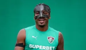 Atacante do Fluminense retorna aos treinos após corte no nariz