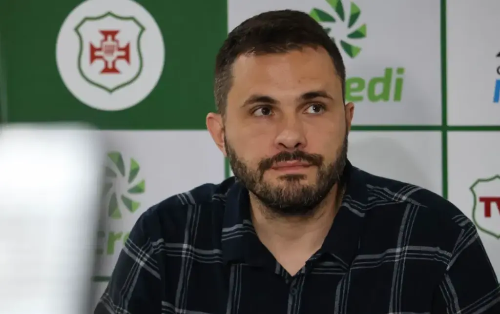 Presidente da Portuguesa Santista comemora título do Paulistão A3 RIVALO