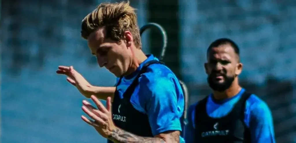 Altos-PI oficializa a contratação de volante que estava no São José