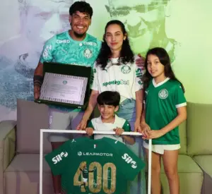 Gustavo Gómez celebra 400 jogos pelo Palmeiras e se declara ao clube