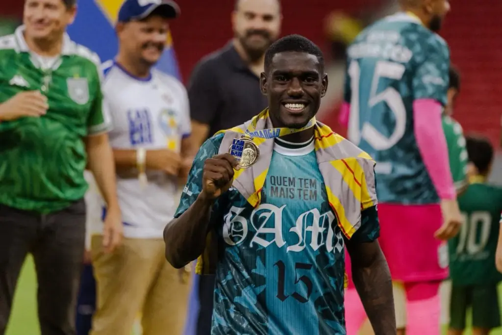 Capitão e invicto, Zulu renova e destaca solidez do Gama