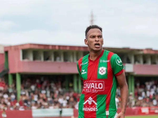 Jota fala de peso após ser cobrança decisiva na Portuguesa Santista