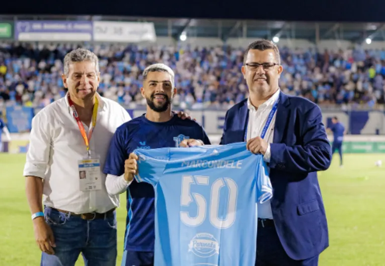 Marcondele é homenageado e vive sonho no MAC