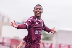 Paulinho celebra acesso histórico do Juventus à Série A1