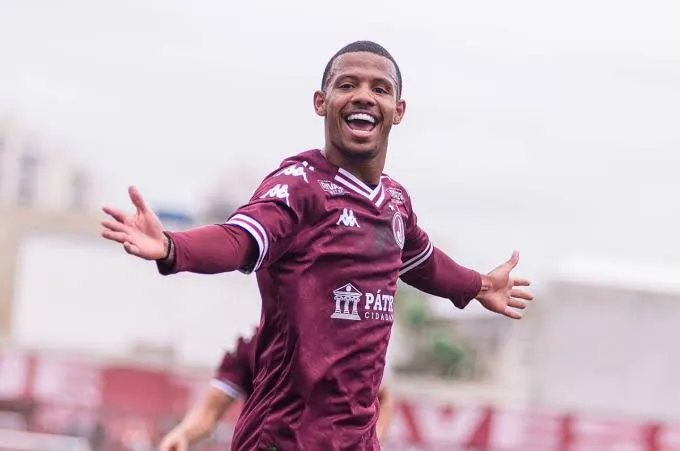 Paulinho celebra acesso histórico do Juventus à Série A1