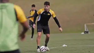 Após cirurgia no joelho, Heitor Roca mira retorno no Criciúma
