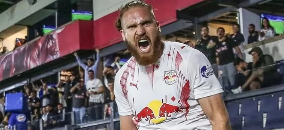 Seleção FI da 9ª rodada do Brasileirão tem Neymar e destaques do Bahia 3 Pitta em ação pelo Massa Bruta (Foto: Ari Ferreira-RB Bragantino)