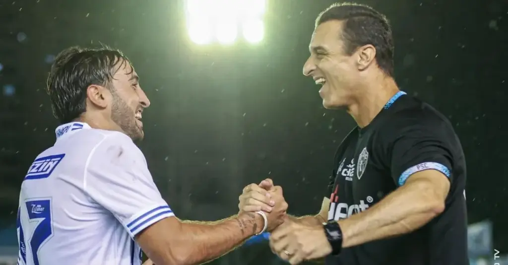 Junior Rocha celebra vitória do Paysandu (Foto: Divulgação-Paysandu)