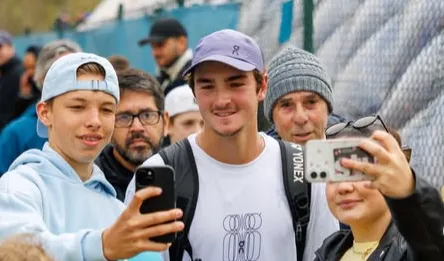 João Fonseca bate Tabilo e vai às oitavas do ATP de Munique