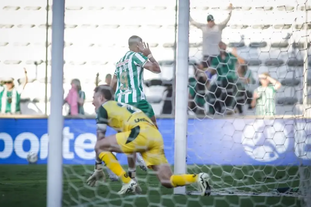 Juventude 2 x 0 Goiás - Expulsões e gol contra facilitam vida do time gaúcho