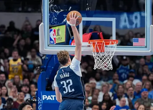 Cooper Flagg é eleito calouro do ano da NBA após temporada pelos Mavericks