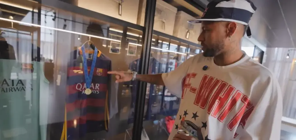 Neymar abre coleção histórica e revive memórias da carreira