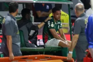 Vitor Roque volta a sentir lesão e preocupa o Palmeiras
