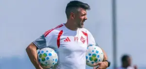 Pezzolano desabafa no 'modo sincerão' após queda do Internacional