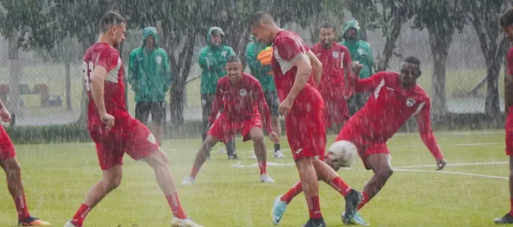 Sob chuva, Portuguesa acelera preparação para retorno ao Canindé