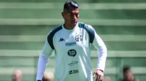 De contrato renovado, Ralf completa dois meses sem atuar pelo Guarani