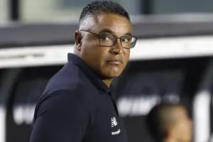 Roger Machado não é um super técnico, mas as vaias são exageradas