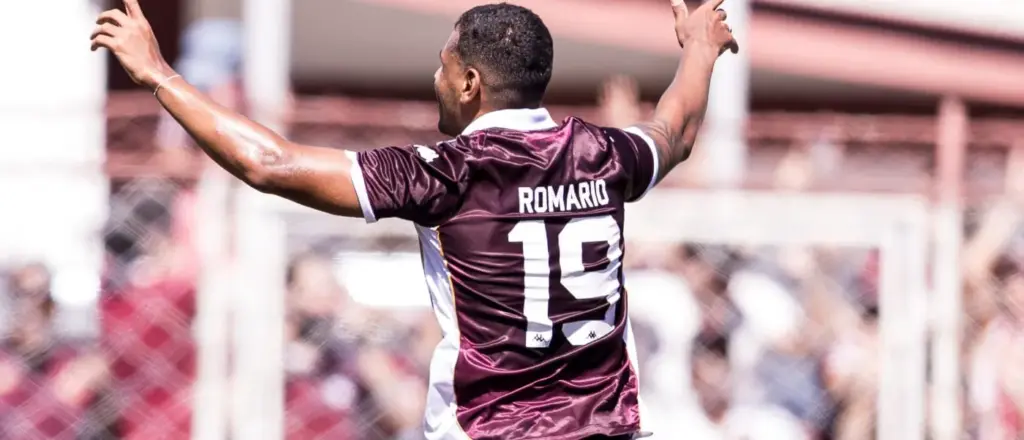 Romário celebra gol contra o Votuporanguense (Foto: Bruno Costa-Juventus SAF)