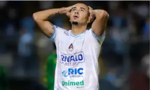 Samuel Balbino, expulso na final da A3, pede desculpas ao torcedor do Marília