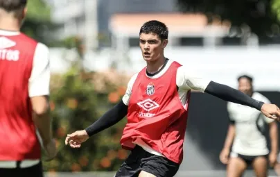 Santos promove joia da base ao profissional