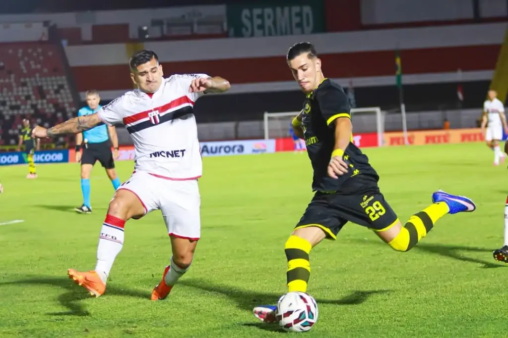Botafogo-SP 1 x 2 São Bernardo - Bernô surpreende e vence de virada na Série B (Foto: Cleber Valera/Bernô)