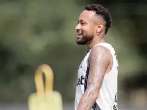 Neymar falta a treino por virose um dia após ser flagrado em boteco em Santos