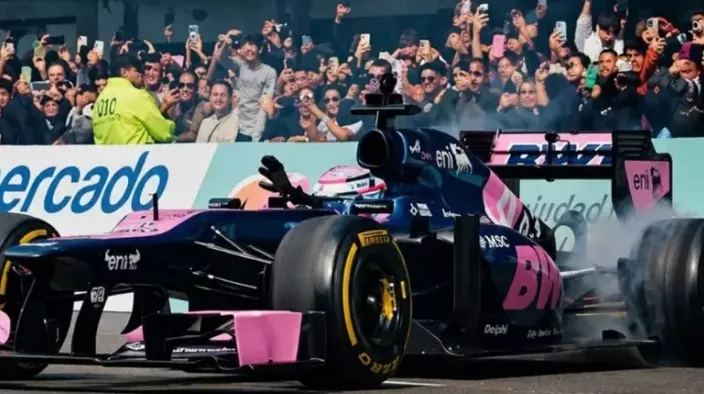 Colapinto lota as ruas de Buenos Aires