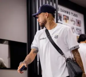 Neymar leva o 3º amarelo e desfalca o Santos contra o Flamengo