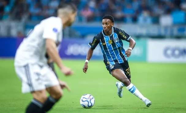 Grêmio teve paciência para furar a defesa argentina