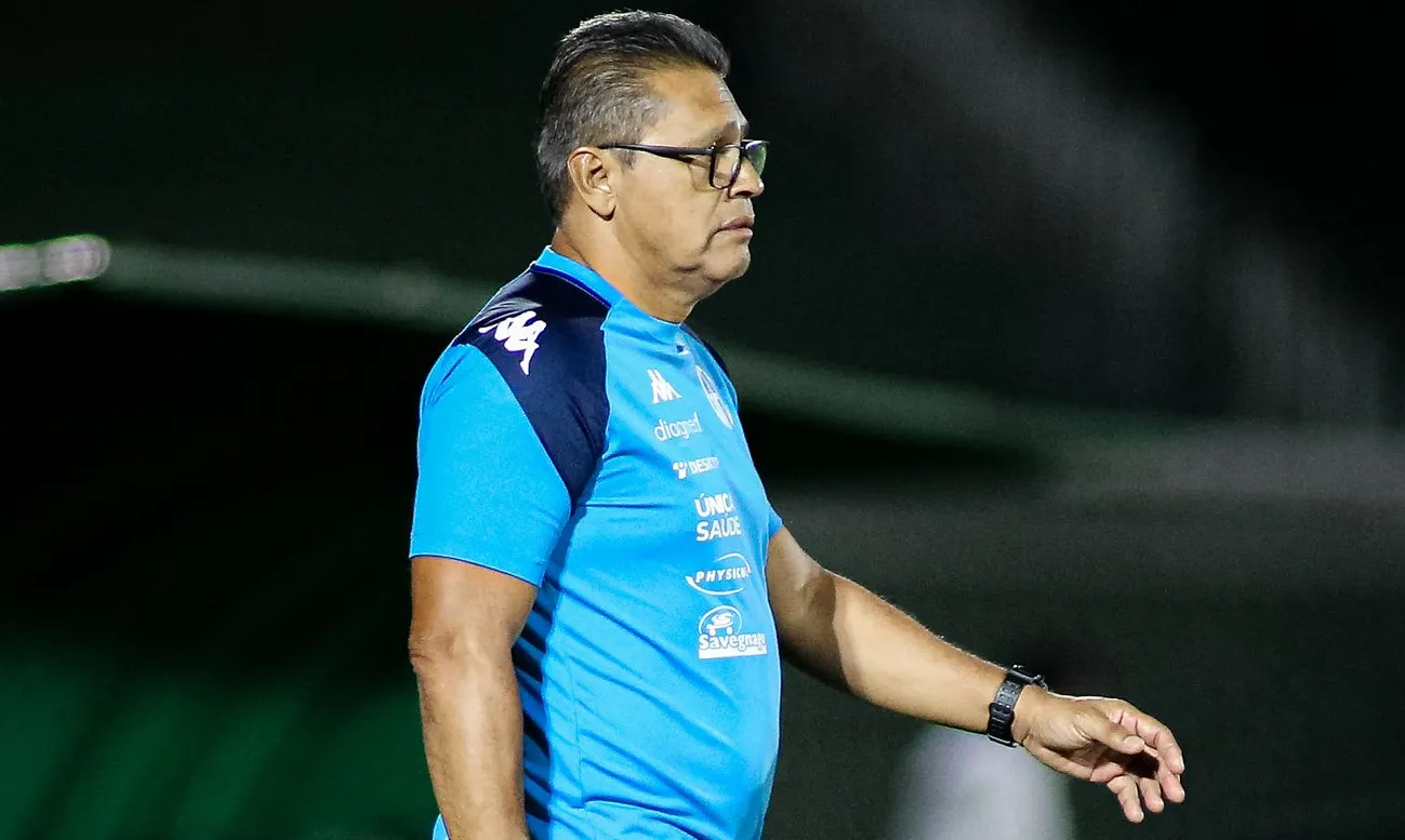 TECNICO DO GUARANI DEFENDE ELENCO