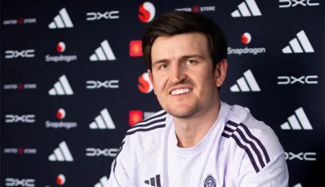 United renova contrato maguire