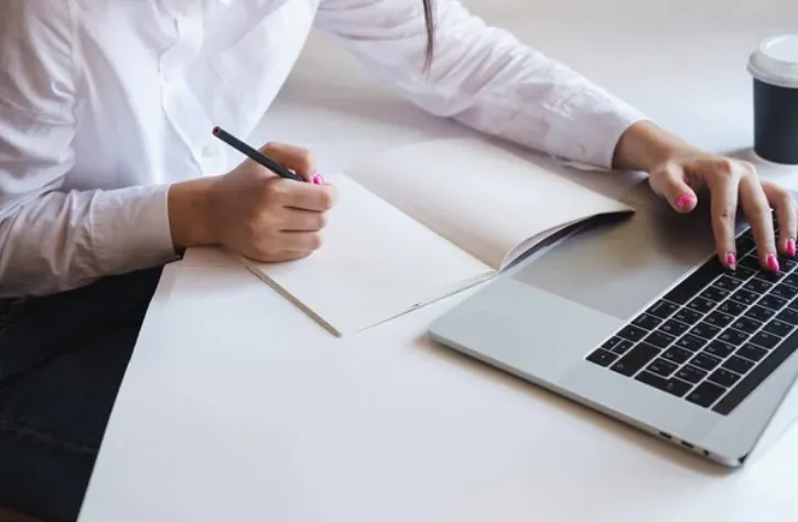 Melhores ferramentas de detecção de IA para verificar a precisão do conteúdo