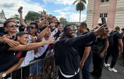 Vasco chega embalado para Copa do Brasil e é recebido com festa